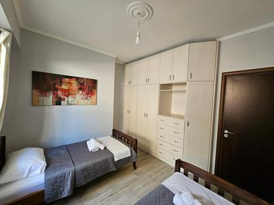 3-Leo's Apartments
