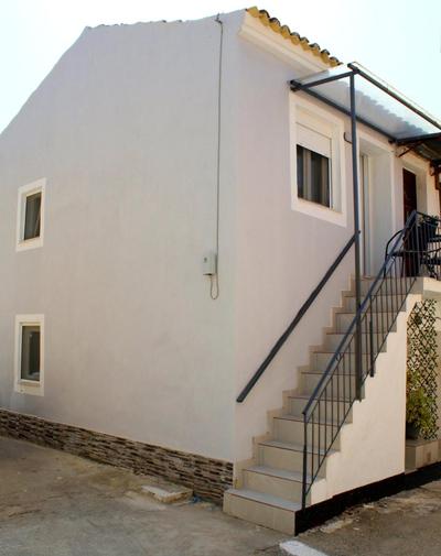 Fanis House