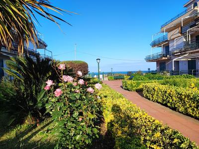 Sea Garden, fronte mare con piscina