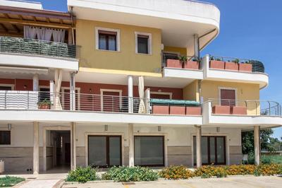 Cozy Apartment with Terrace near the Airport!