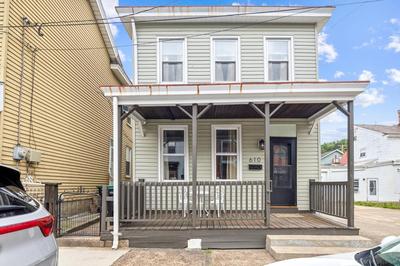 Stylish 2-Bedroom Home with Street Parking Near Pittsburgh