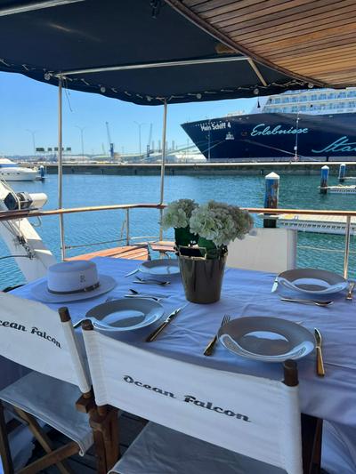 BARCO CLASICO YATE OCEAN FALCON by ALBARARI Coruña De 1 a 6 personas en 3 camarotes en una localización exclusiva