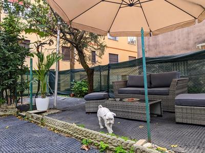 Casa singola con spazio auto e giardino