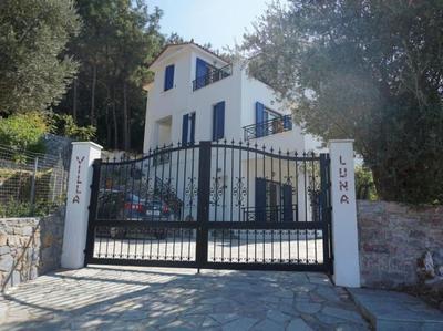 Villa Luna Home