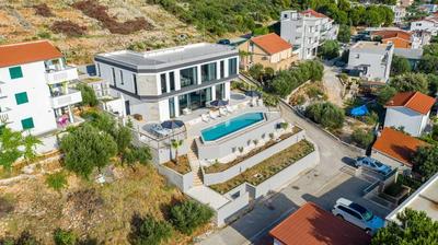 Villa Allina, 5-Bedroom Villa with Panoramic Views, Heated Pool