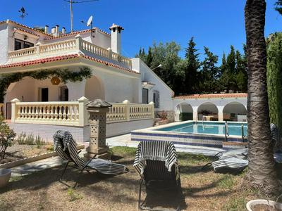 Villa a 5 minutos de Playa San Juan con piscina privada y BBQ