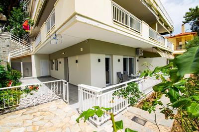 Eleni Seafront Apartment by RentalsPro Services-Nea Moudania Halkidiki