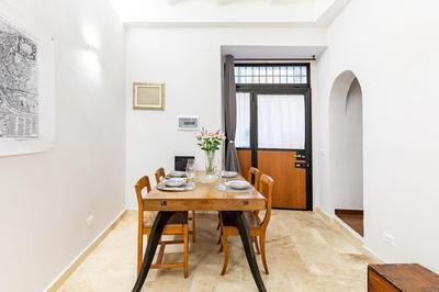 Bottega Augustea Duplex apartment in Monti
