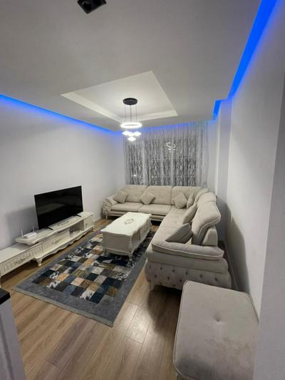 Guest House White Crown