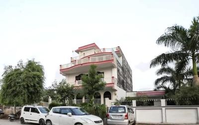 PLAY-K&A HOTEL SEC-31couple friendly
