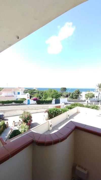 SEAGLE APARTMENT- a stone's throw from the sea