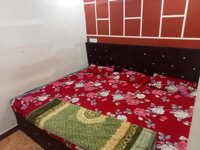 Golden gest house
