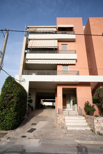 Maria's Airport Apartment, 4' metro, 10' airport, 15' beach, 40' city center