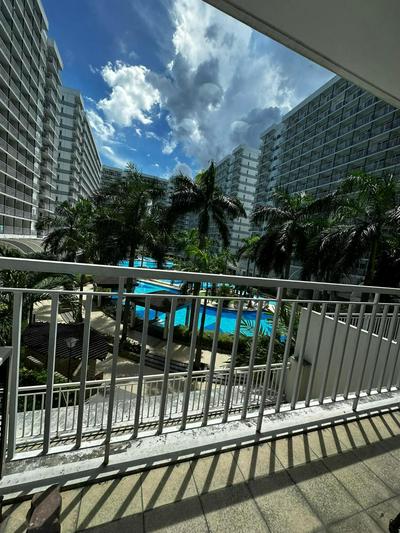 2-BEDROOM STAYCATION ROOM WITH BALCONY AND POOL VIEW IN PASAY BY Yunlin Realty