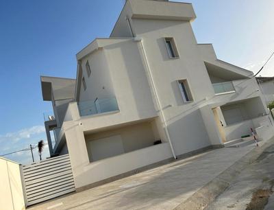 Radici La Pira Suite&Apartments