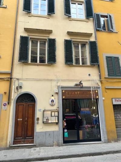 Spacious apartment steps from Piazza Santa Croce, Florence, with balcony