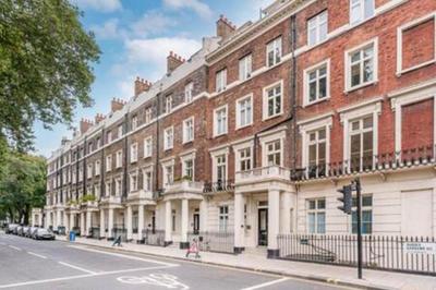 Beautiful refurbished 2bed2bath next to Hyde Park