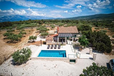 Secluded vacation house Bračuta with swimming pool