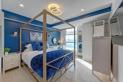 Art Deco Broadway Queen Room