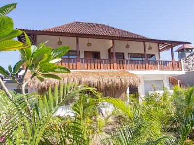 CoCo Breeze Spa Hotel