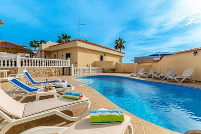 Spacious Villa Victoria Heated Pool