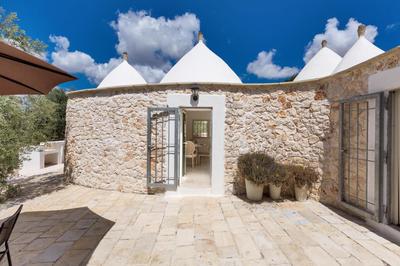Trullo Lui by Perle di Puglia