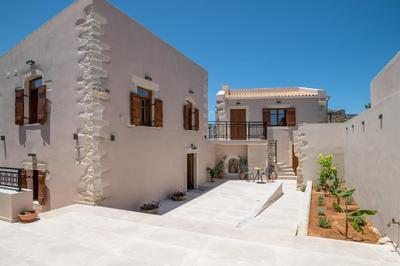 Pavlina Villa , a hidden gem with heated pool and ping pong!