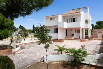 Villa Neruda with big garden near the sea - Happy Rentals