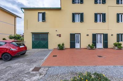 Irene Holiday Home with Patio and Parking