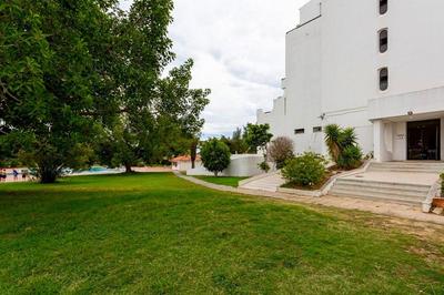 VILANOVA, T0 - Modern Flat at Oura Beach on The Strip with Balcony with view to the Pool, Pool access, Lift and Air Conditioning