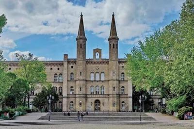 HolidayHome Apartments I Large 3 room apartment in the best location in Kreuzberg