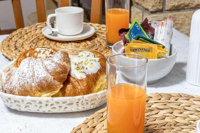 Italian Experience- La Grotta Del Mare
