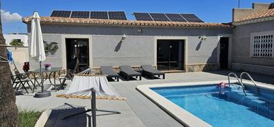 Townhouse with shared pool