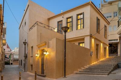 Handakos Luxury Suite by Hospi