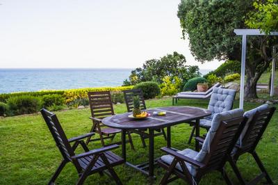 Fantástica casa frente al mar con jardín privado