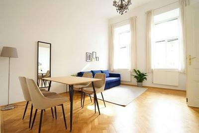 Large Apartment near AKH, 3 Min to Metro
