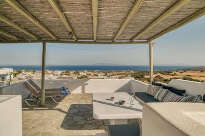 Folia House - Overlooking