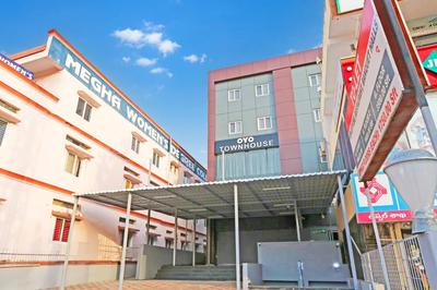 Super Townhouse La Vista Inn Grand Hotel