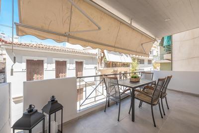 Chic 2BR Apartment with Balcony