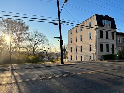 Skyline Retreat Spacious Elegance Queen Suite 1 City Views