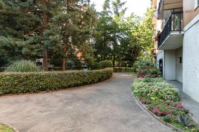 DeHomes - One bedroom, City view, Balcony, Wi-fi & Netflix, treno-bus to centre