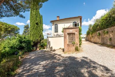Brown apartment Siena