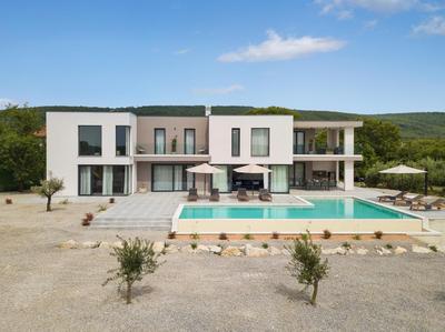 Villa KM 5 Bedroom with pool and garden