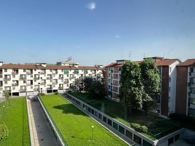 Repetti Suites - Two Adjacent & Independent Apartments 10 minutes to Milan City Centre & Linate Airport