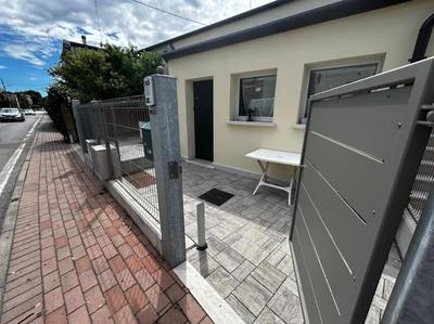 Casa Rielta, Tram e parking