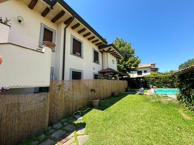 Villa con Piscina in Versilia - Marina di Massa -