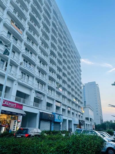 The Pearl - Couple Friendly