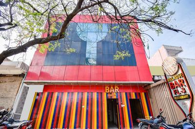 Capital O Honey Hotel