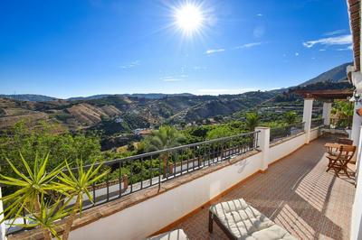 La Fuente APT 4, Frigiliana Amazing 3 bedroom 2 bthroom Family Apartment with views, Padel Court and 2 Pools HansOnHoliday Rentals