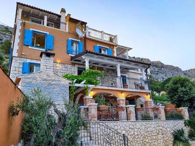Villa Diana with pool, sauna,playground,